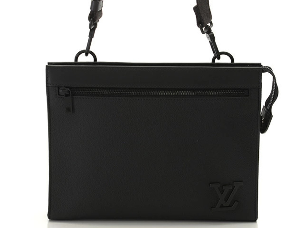 LOUIS VUITTON Messenger Voyage Leather Bag
